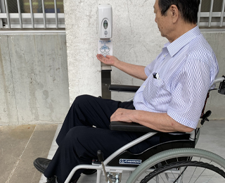 高さを変えられるので車椅子でも楽々!